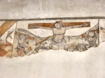à gaucheChrist sur la Croix