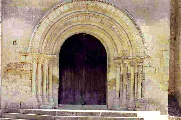 Bazouges-sur-le-Loir, Église Saint-Aubin