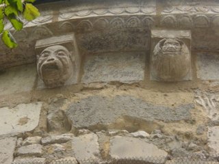 Modillons romans