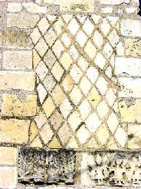 Décor carolingien en losanges provenant de l'édifice du IXème siècle