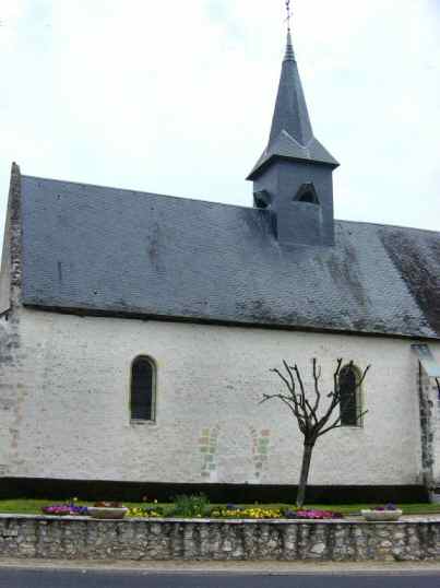 Saint-Christophe: Mur sud et porte romane murée -.