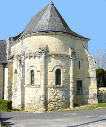 Chevet soutenu par des contreforts et des colonnes engagées