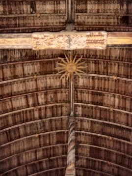 Plafond lambrissé de la nef (détail)