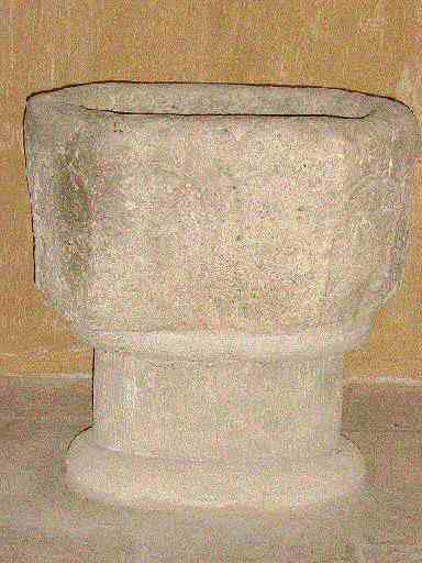 Cuve baptismale du XIème siècle