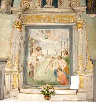 Retable nord: le martyr de Saint-Sébastian peint sur des carreaux de terre cuite