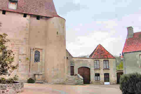 Abside et tour à meurtrières