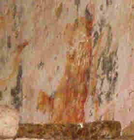 A droite: Lion d'une paire qui encadrait des armoiries (6) - Right: One of a pair of lions that framed a coat of arms (6)