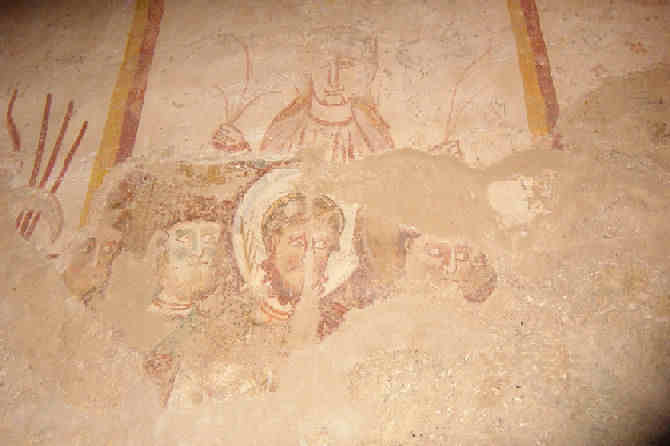 Quatre visages non identifiés