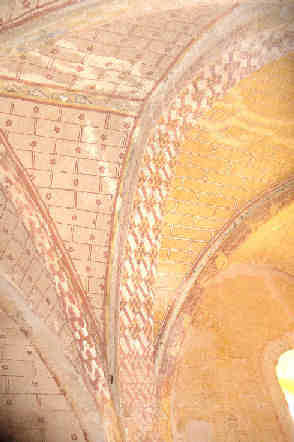 Faux appareil et arc peint