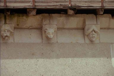 Modillons romans
