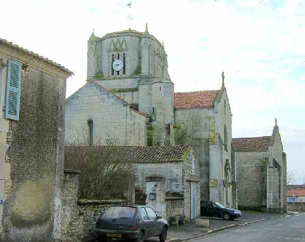 Les Magnils-Reigniers, Église Saint-Nicolas