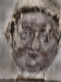 Tête en haut-relief