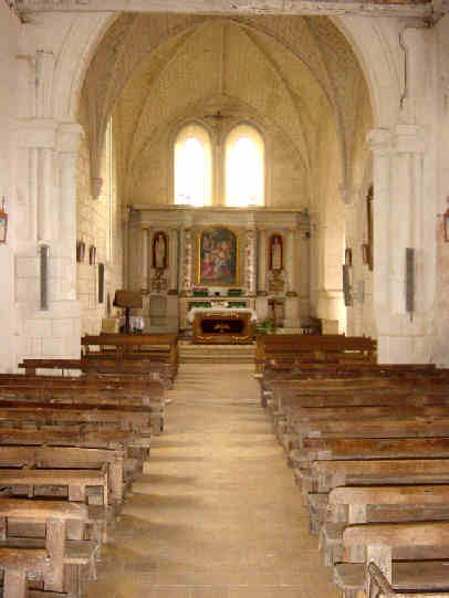 Nef, choeur à voûte angevine et chevet plat