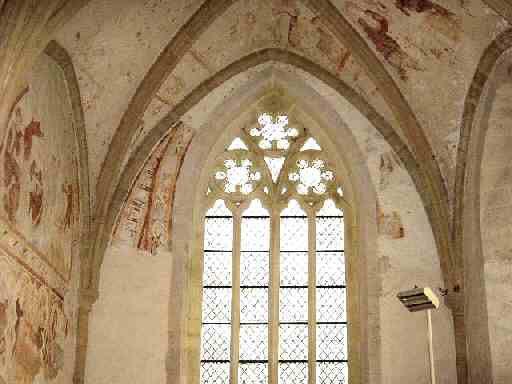 Vue générale de la salle capitulaire et des peintures murales