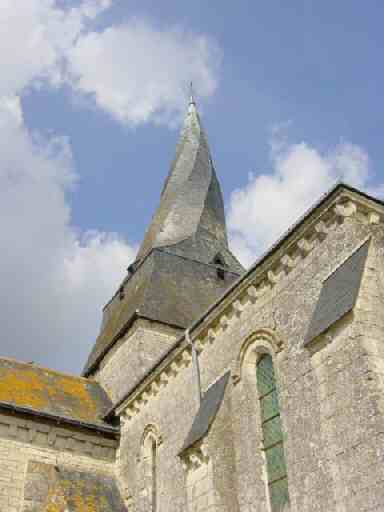 Le clocher tors de Saint Denis de Pontigné