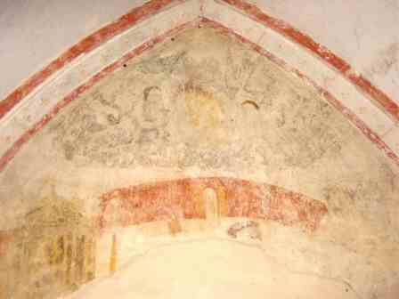 Peinture murale de la chapele sud représentant le château de Bellême