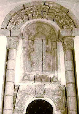 Bas-relief du XIIème siècle (Christ bénissant)