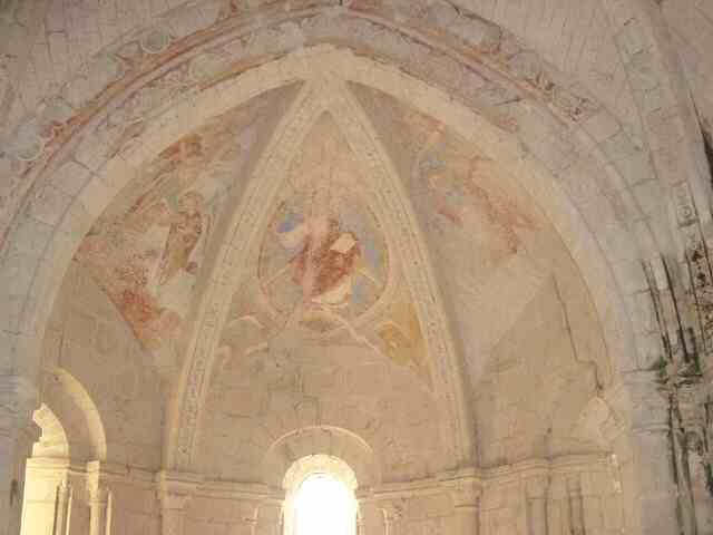 Voûte de l'abside: Christ en majesté et, à gauche, la Vierge et les Sept Dons du Saint Esprit